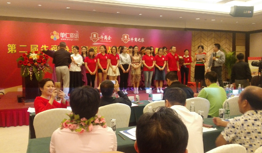 KOK网页版官方网站激光优秀客服话术获奖小伙伴上台领奖