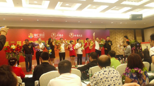 KOK网页版官方网站激光移动推广优秀个人上台领奖（左六）