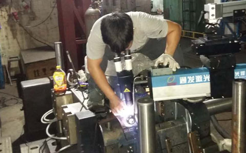 KOK网页版官方网站模具激光焊机修复模具现场