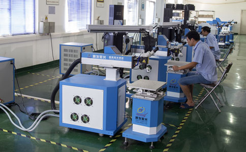 KOK网页版官方网站吊臂式模具激光焊机品质检控现场