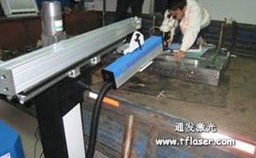 KOK网页版官方网站吊臂式模具激光焊接机对大模具修复现场