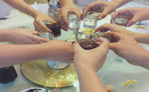 KOK网页版官方网站激光八月员工生日会合影