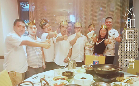 KOK网页版官方网站激光八月员工生日会合影