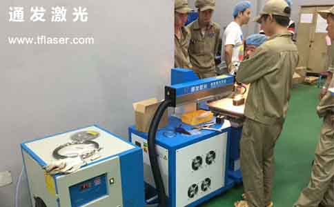 KOK网页版官方网站激光为客户调试激光设备